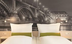 Super 8 by Wyndham Mainz Zollhafen